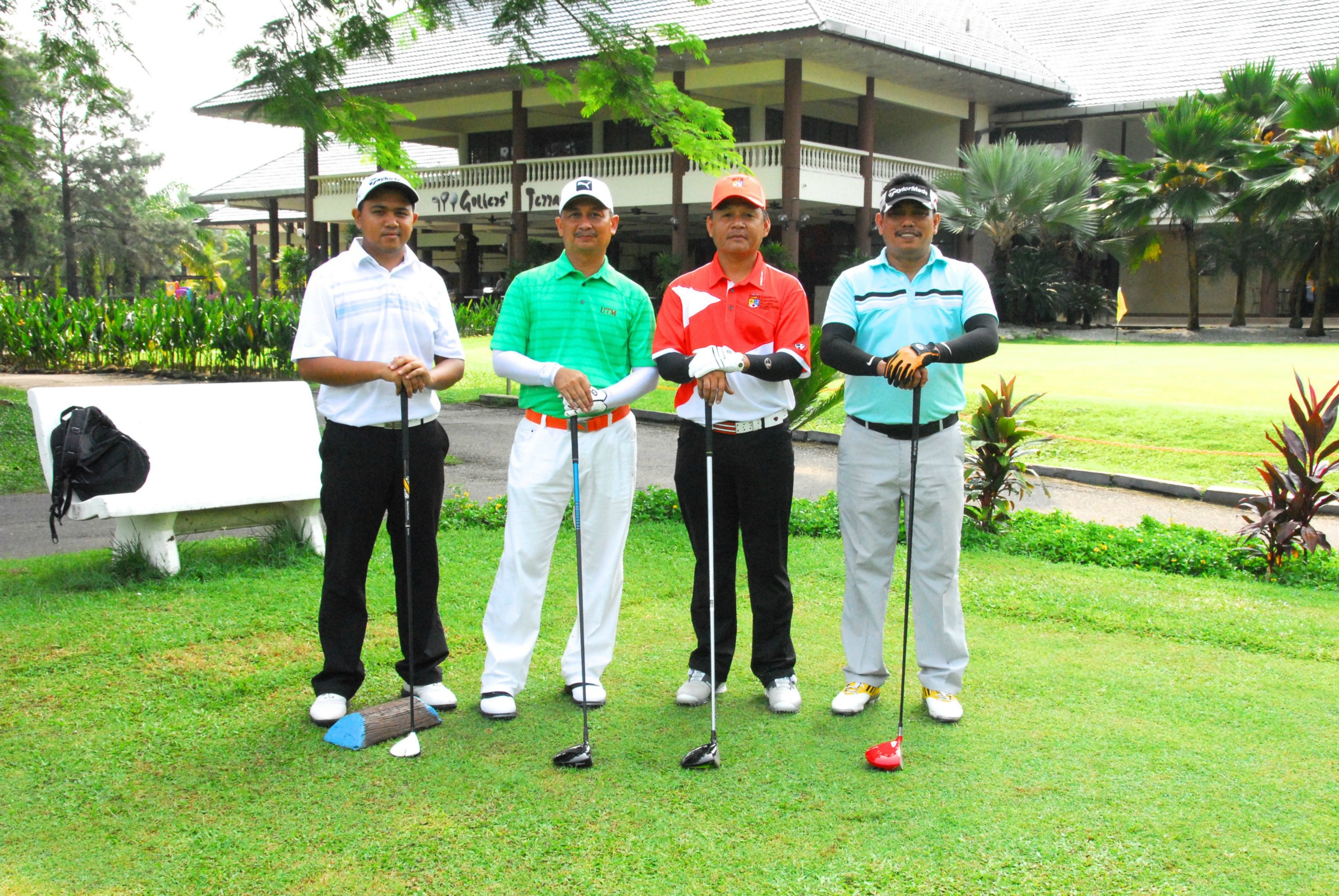 PRO15 157 GOLF DSC 0352.JPG